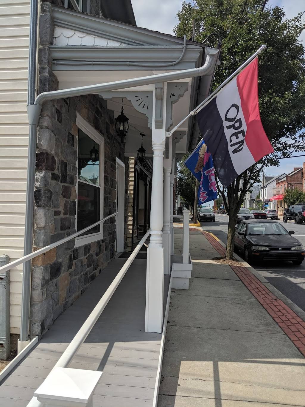 Dutch Country Hand-Rolled Soft Pretzels | restaurant | 26 W Main St, Mount Joy, PA 17552, USA | 7174928571 OR +1 717-492-8571