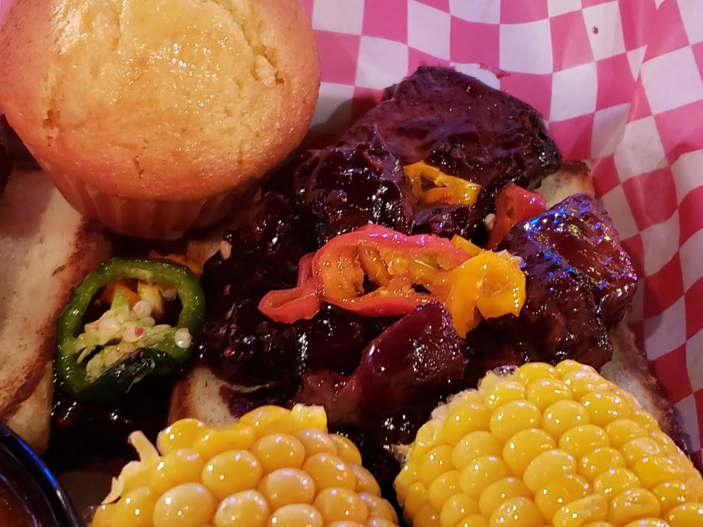 Famous Daves Bar-B-Que | restaurant | 6222 University Ave, Cedar Falls, IA 50613, USA | 3192660200 OR +1 319-266-0200