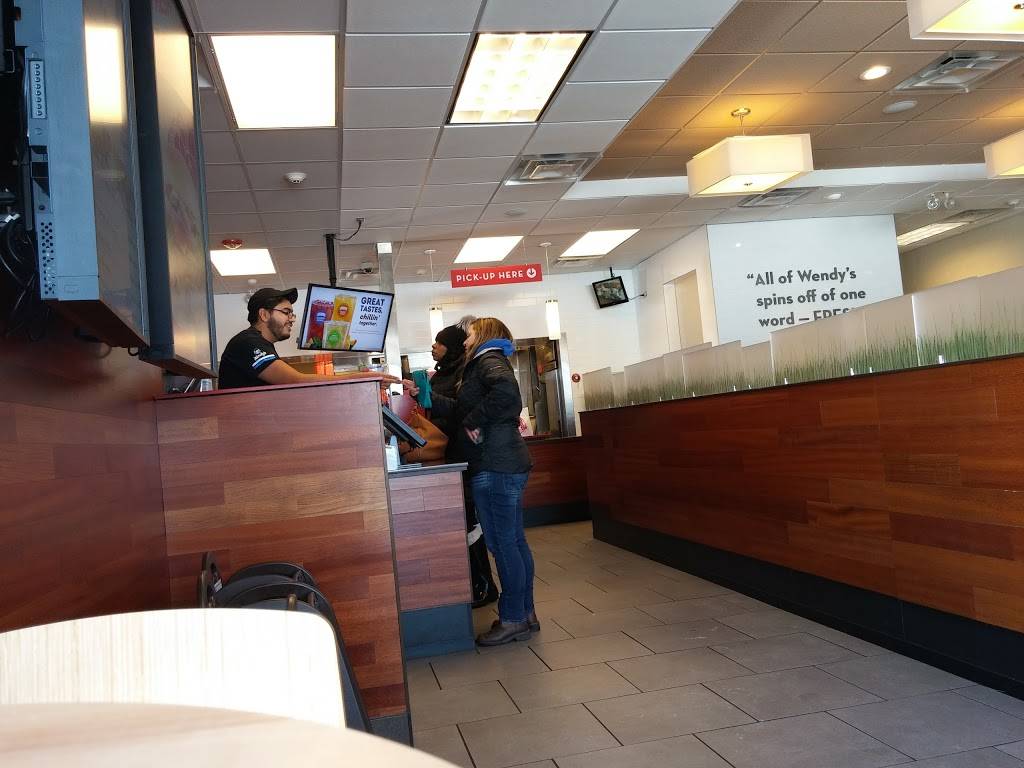 Wendys | restaurant | 6585 W Grand Ave, Gurnee, IL 60031, USA | 8478558700 OR +1 847-855-8700