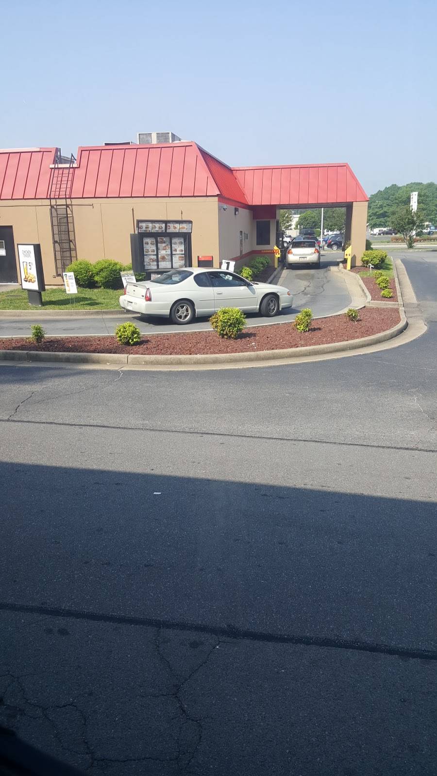 Hardees | restaurant | 4841 S Laburnum Ave, Richmond, VA 23231, USA | 8042221444 OR +1 804-222-1444