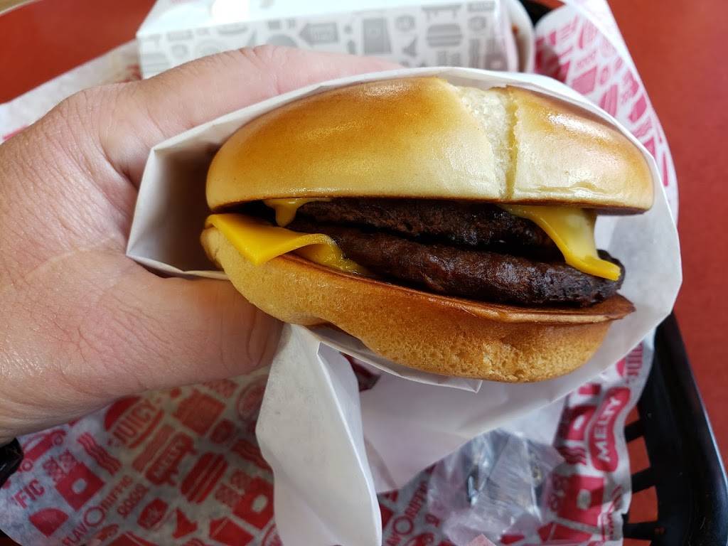 Jack in the Box | restaurant | 2458 S Vineyard Ave, Ontario, CA 91761, USA | 9099235743 OR +1 909-923-5743