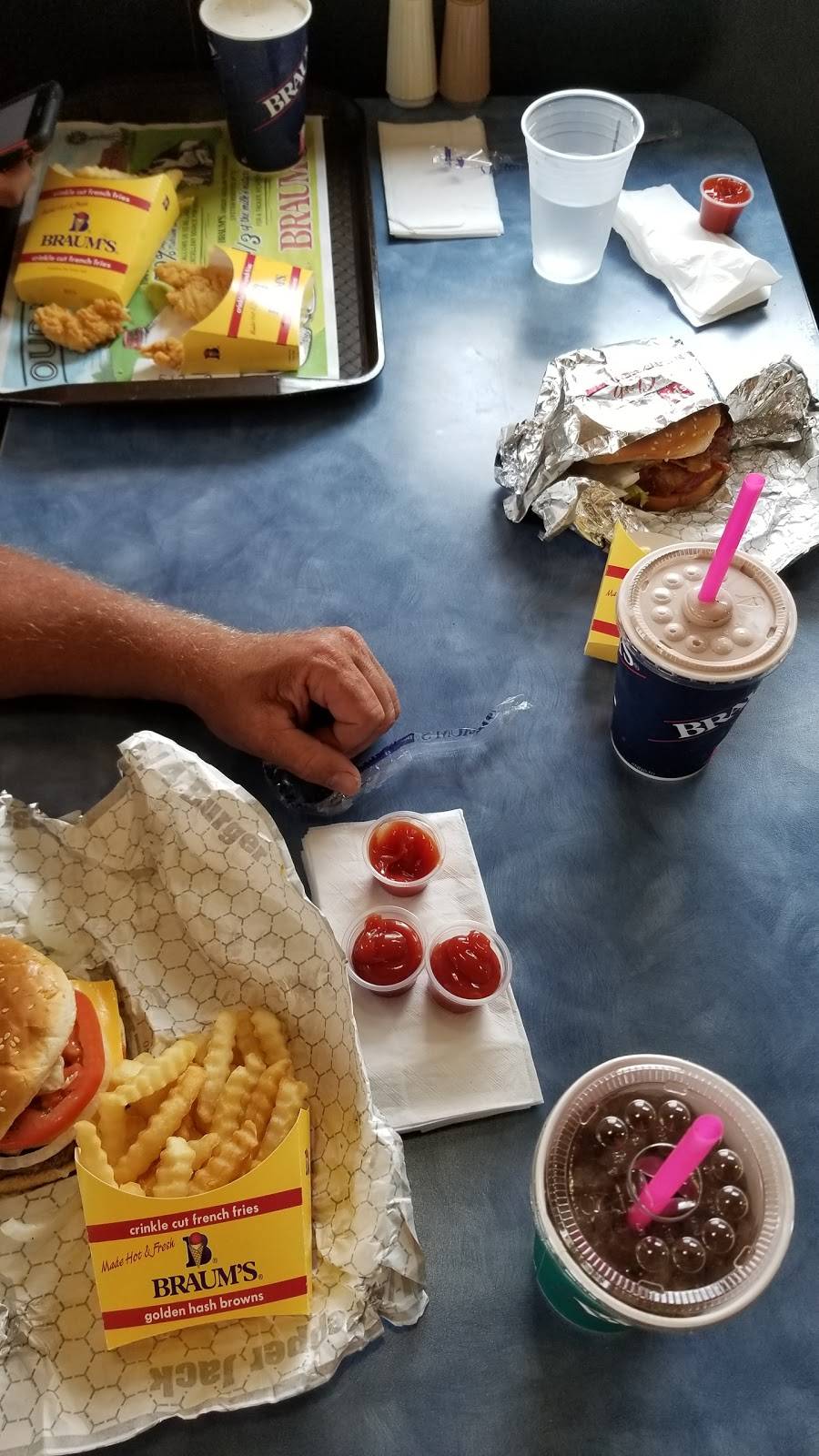 Braums Ice Cream & Burger Restaurant | restaurant | 2223 W 21st St, Wichita, KS 67203, USA | 3168219655 OR +1 316-821-9655