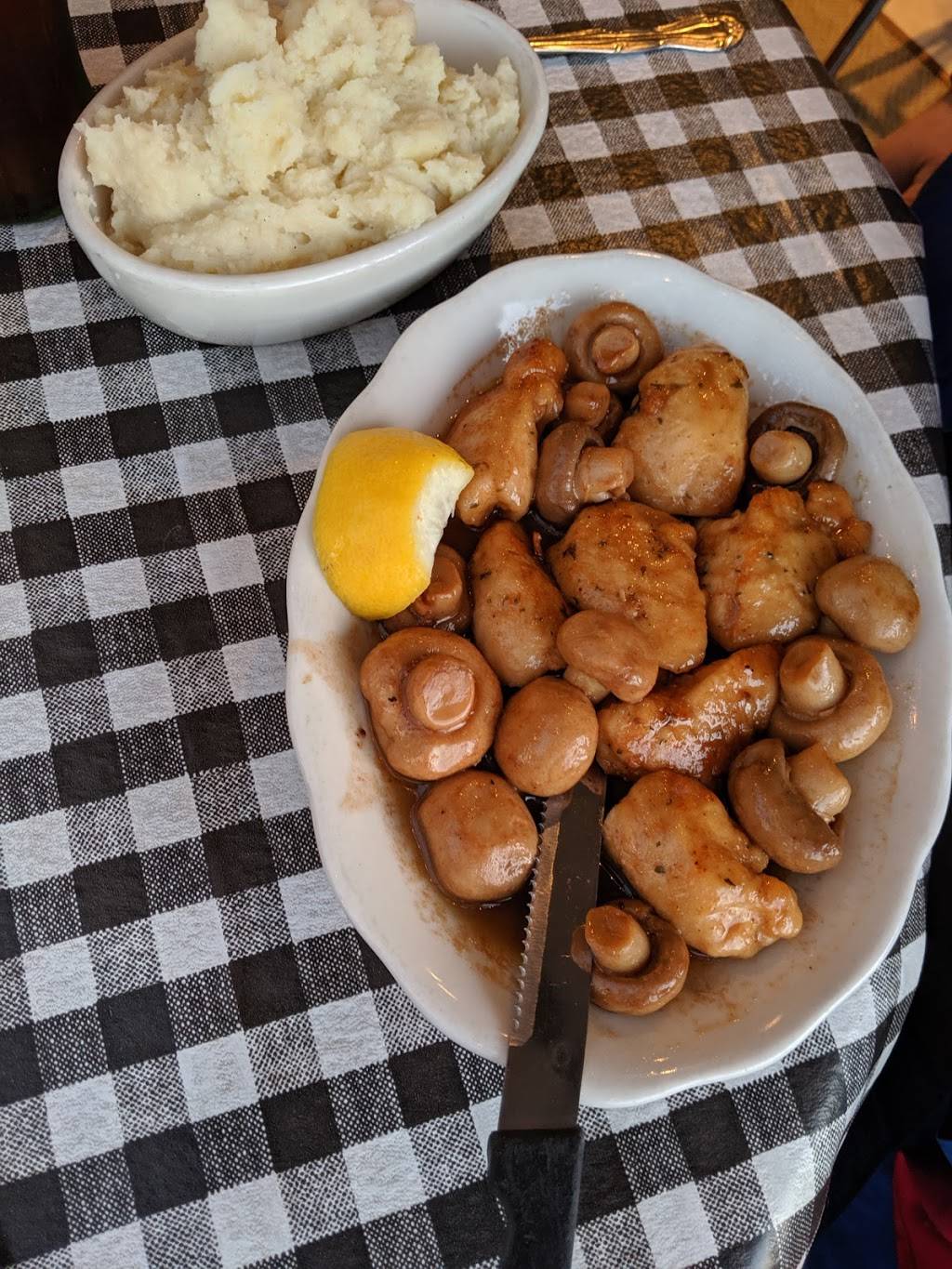 Vonas | restaurant | 9 Willow St, Oswego, NY 13126, USA | 3153438710 OR +1 315-343-8710