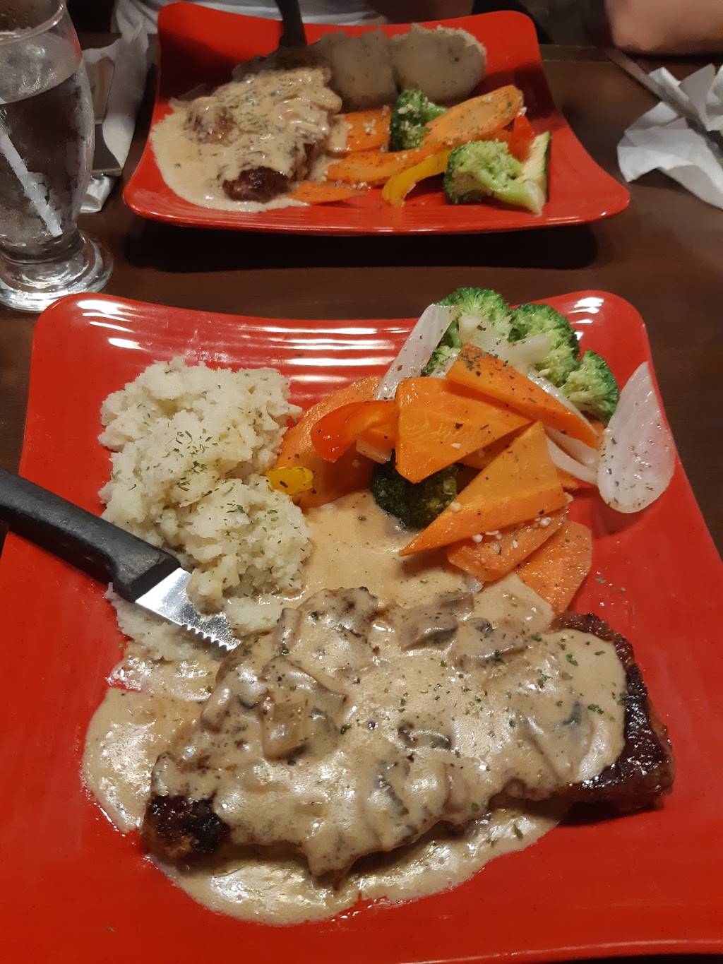 Dimitris Restaurant & Nikos Patio | restaurant | 609 William St, Cobourg, ON K9A 3A5, Canada | 2892521609 OR +1 289-252-1609