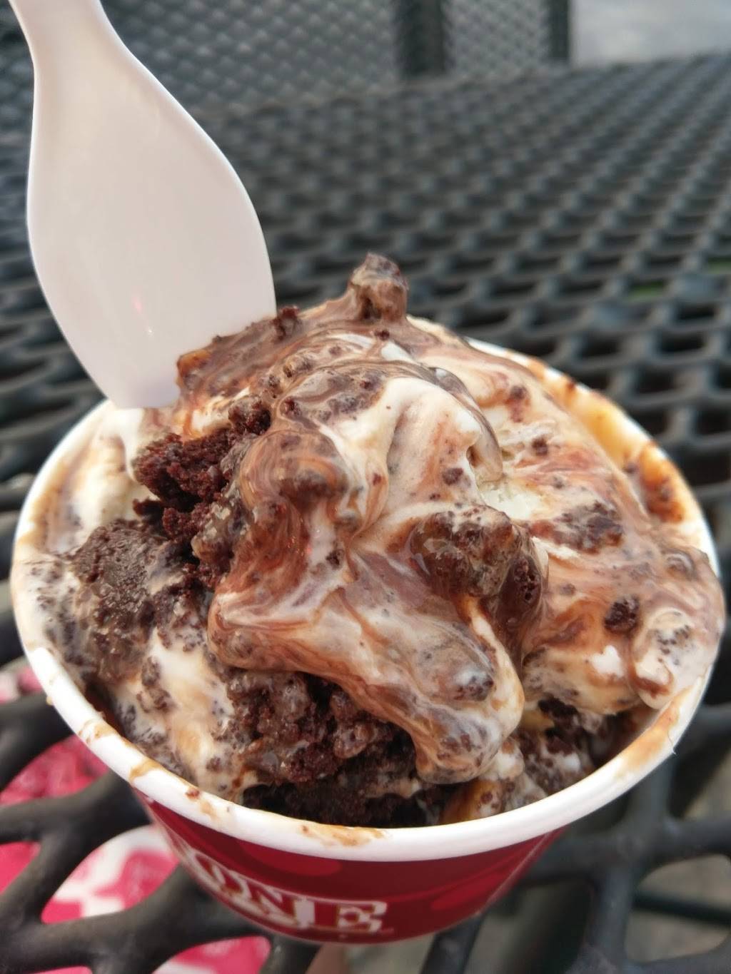 Cold Stone Creamery | bakery | 808 Sadler Rd, Fernandina Beach, FL 32034, USA | 9044918227 OR +1 904-491-8227