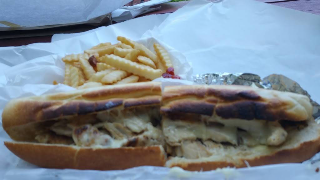 Freds Deli On Main LLC | restaurant | 138 Main St, Berlin, CT 06037, USA | 8608296262 OR +1 860-829-6262