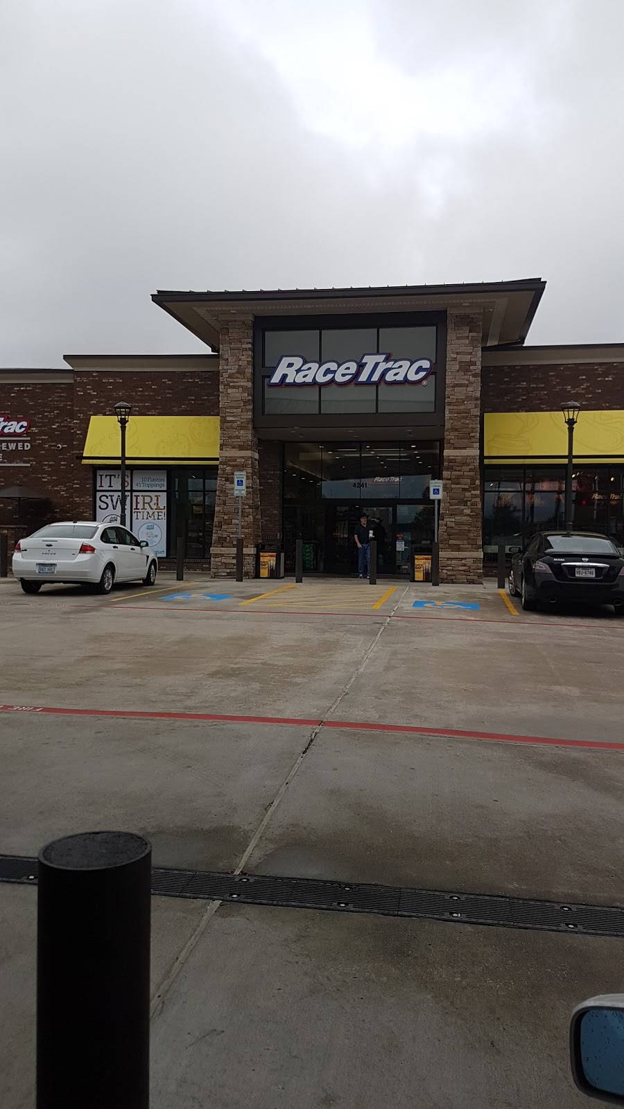 RaceTrac | cafe | 1911, 4241 International Pkwy, Carrollton, TX 75007, USA | 9726627543 OR +1 972-662-7543