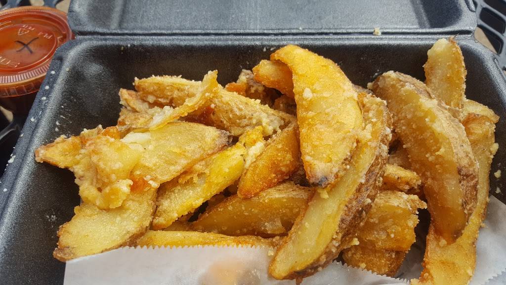 Lazybones Smokehouse | restaurant | 27475 Groesbeck Hwy, Roseville, MI 48066, USA | 5867757427 OR +1 586-775-7427