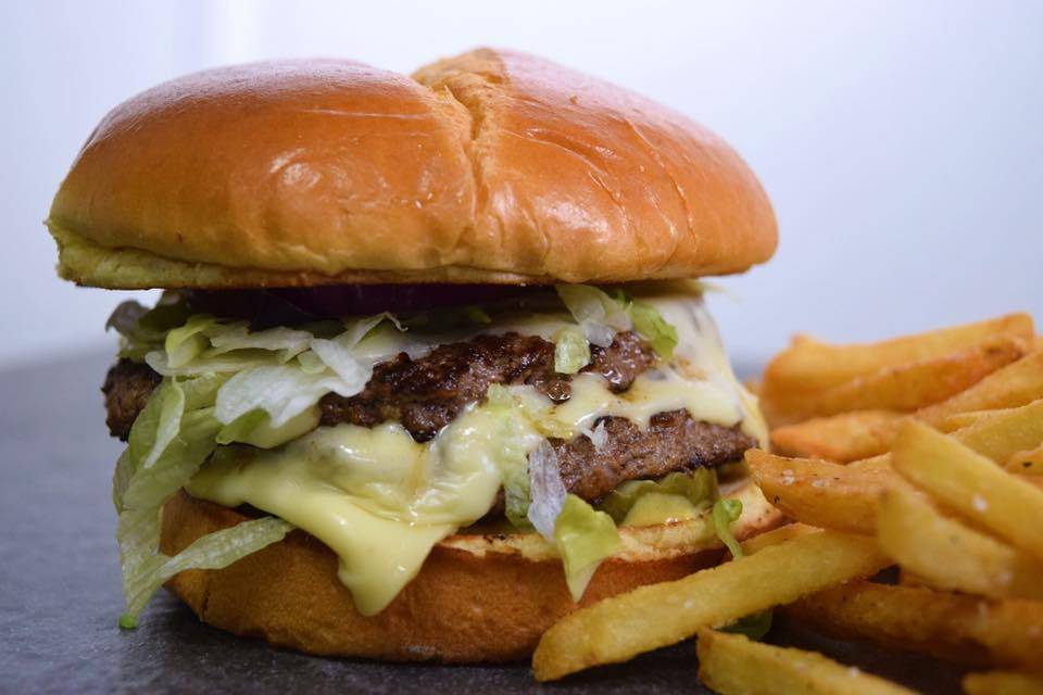 Saints Pub + Patio Independence | restaurant | 20220 E Jackson Dr, Independence, MO 64057, USA | 8167959900 OR +1 816-795-9900