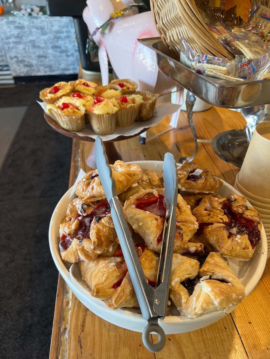 Amazing Grace Bakery & Eatery | restaurant | 1201 US 49 Suite 46, Richland, MS 39218, USA | 7692788754 OR +1 769-278-8754