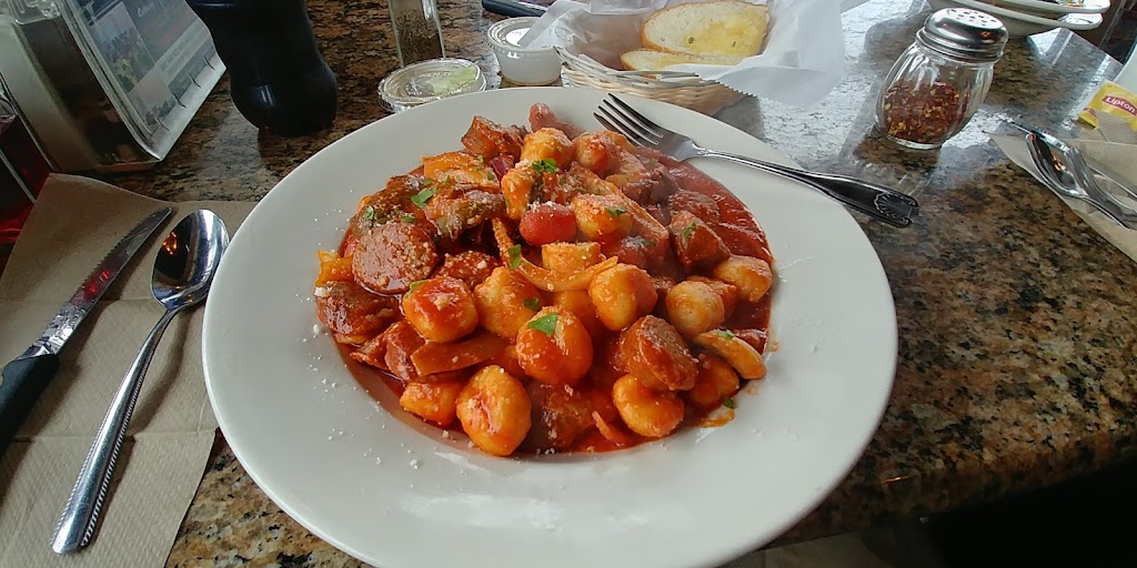 Avellinos Restaurant and Catering | restaurant | 313 Mystic Ave, Medford, MA 02155, USA | 7813951721 OR +1 781-395-1721