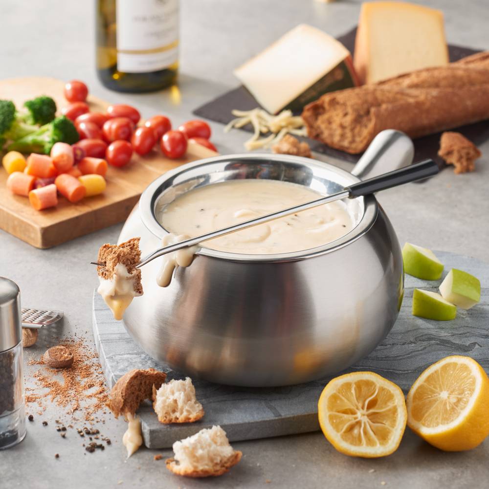 The Melting Pot | restaurant | 2 Bridge Ave, Red Bank, NJ 07701, USA | 7324759222 OR +1 732-475-9222