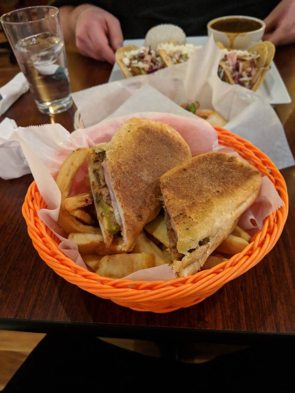 Sabor Tropical | restaurant | 2258 S Kinnickinnic Ave, Milwaukee, WI 53207, USA | 4149888030 OR +1 414-988-8030