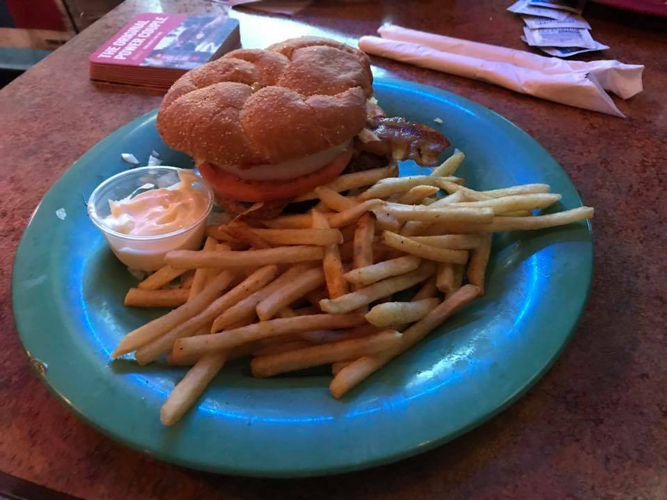 Wipeouts Grill | restaurant | 1585 Atlantic Blvd, Neptune Beach, FL 32266, USA | 9042474508 OR +1 904-247-4508