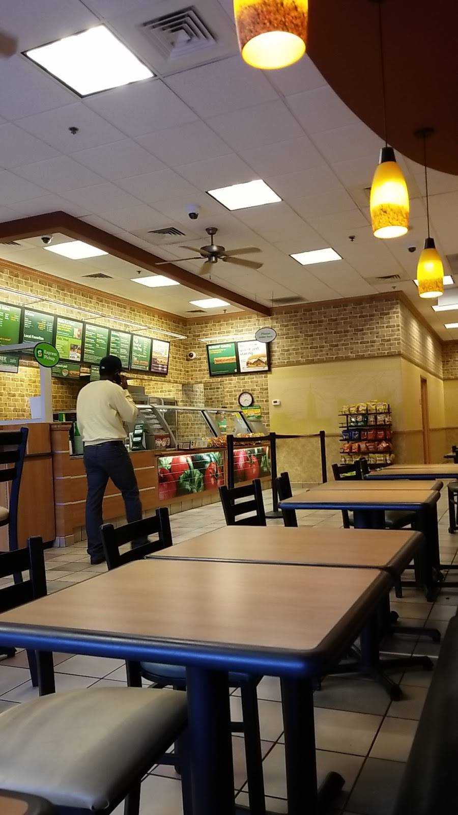 Subway Restaurants | restaurant | 7718 Old Branch Ave, Clinton, MD 20735, USA | 3018683281 OR +1 301-868-3281