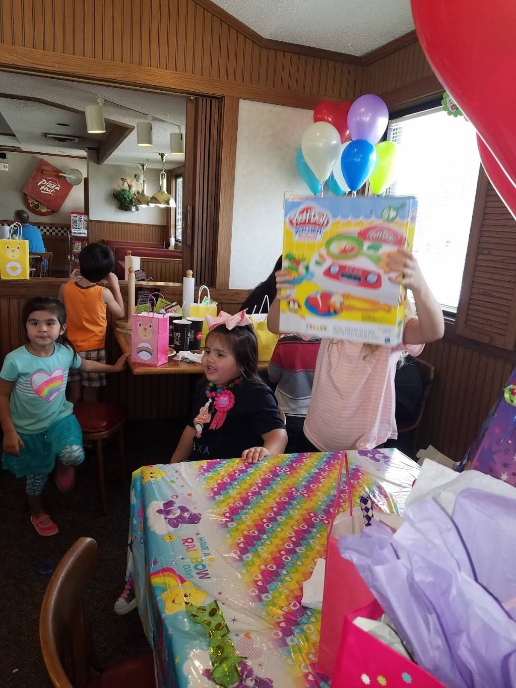 Pizza Hut | meal takeaway | 1020 W Main St, Lyons, KS 67554, USA | 6202575644 OR +1 620-257-5644