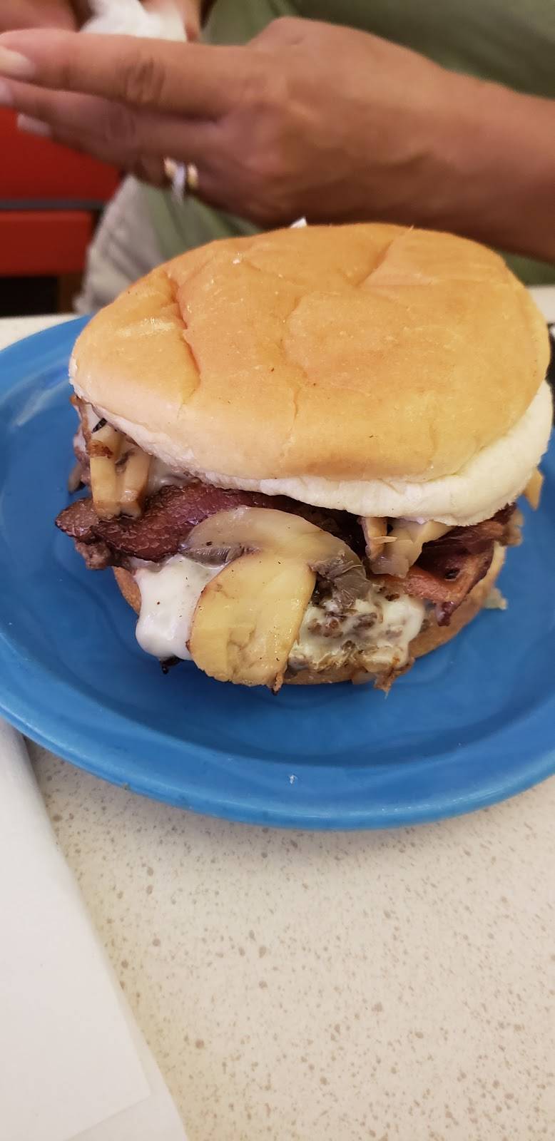 Stanleys Famous Hamburgers | restaurant | 535 Dexter St, Central Falls, RI 02863, USA | 4017269689 OR +1 401-726-9689