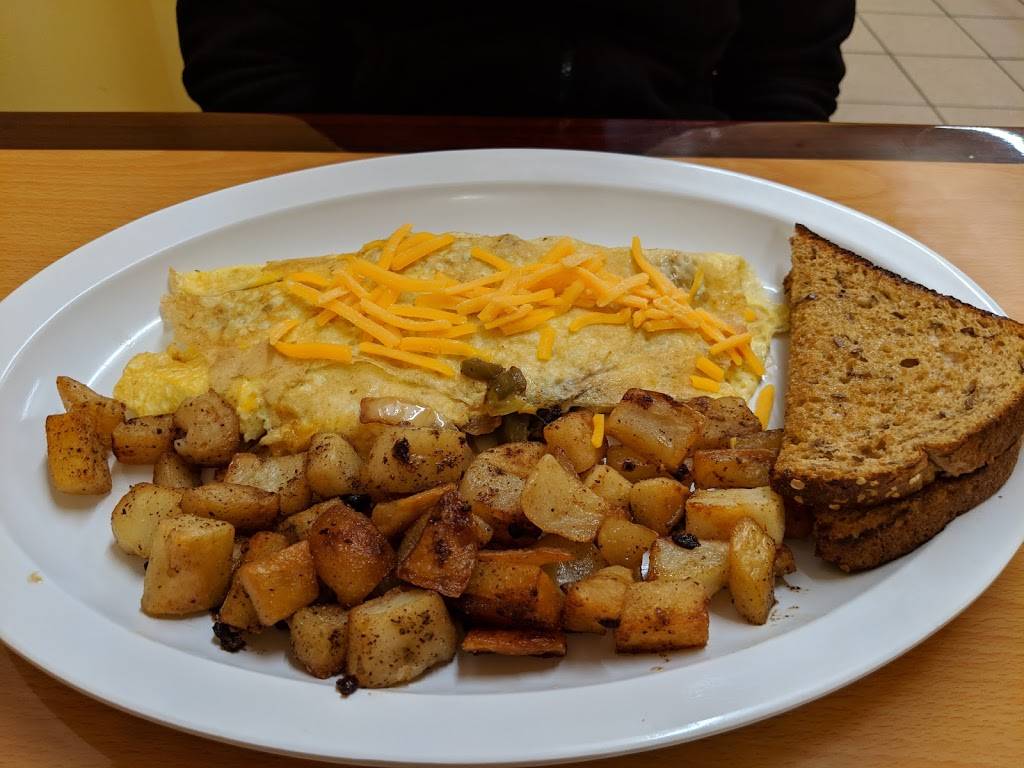 Famous Uncle Als Hot Dogs | restaurant | 151 Granby St, Norfolk, VA 23510, USA | 7576258319 OR +1 757-625-8319