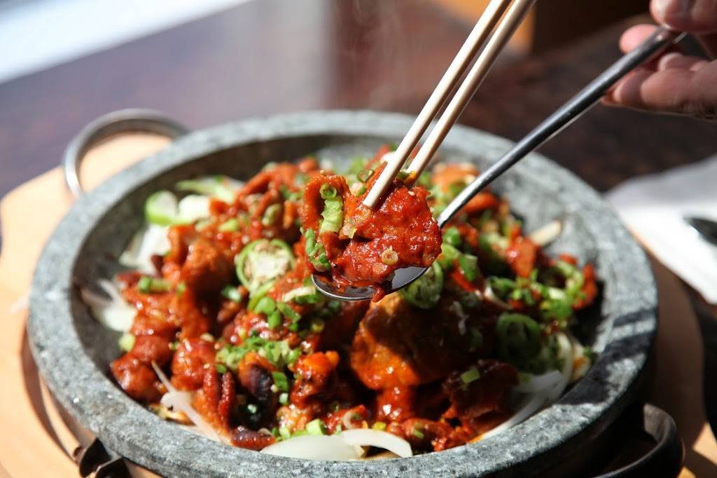 Stone Bowl Grill | restaurant | 1958 N Farwell Ave, Milwaukee, WI 53202, USA | 4142209111 OR +1 414-220-9111