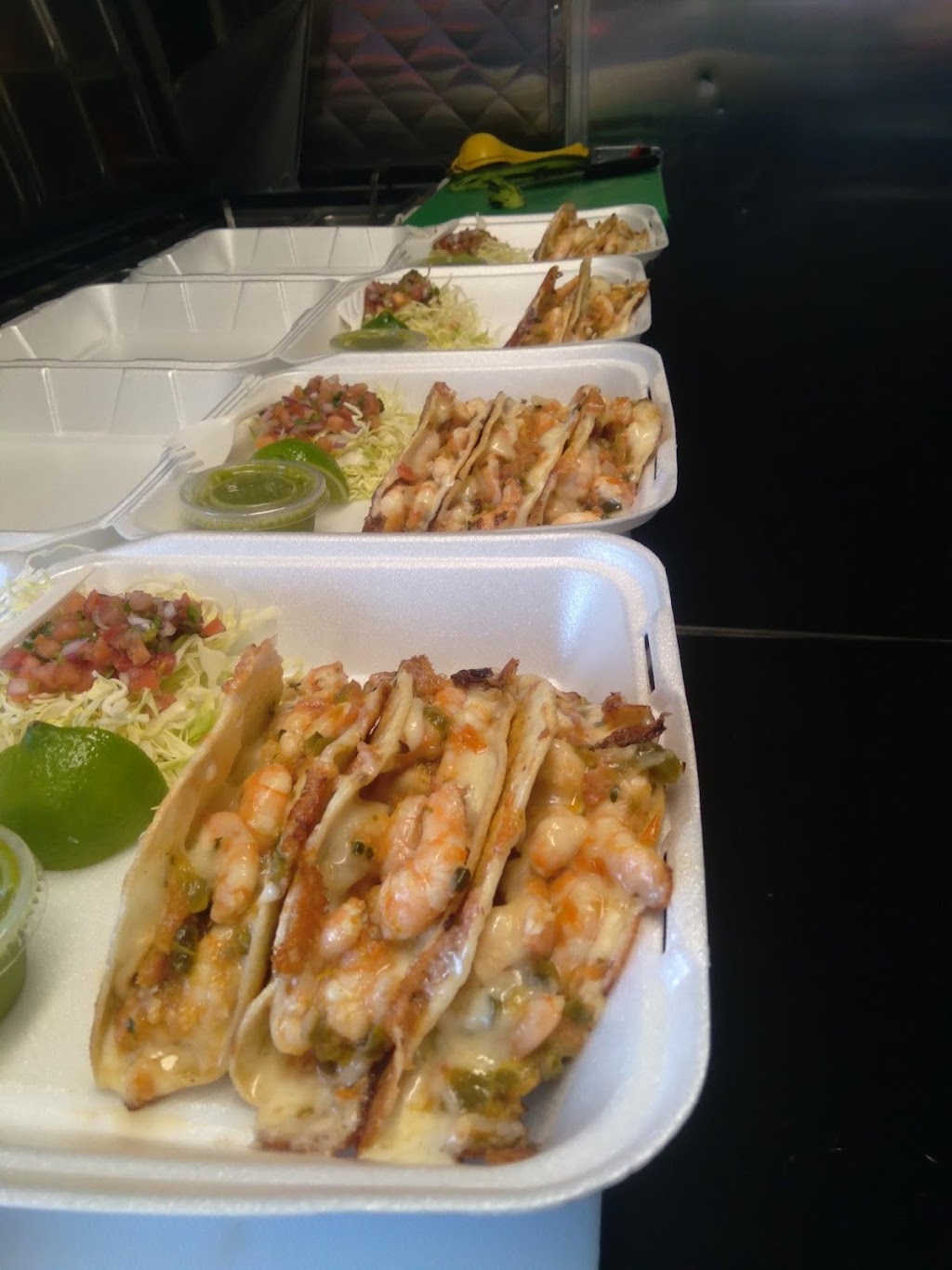 Mariscos Morales Lonchera - Newberg | restaurant | 2611 Portland Rd, Newberg, OR 97132, USA | 9712919969 OR +1 971-291-9969