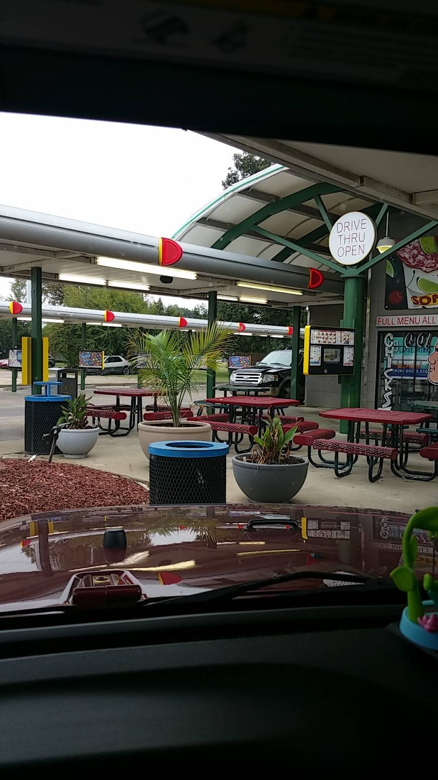 Sonic Drive-In | restaurant | 711 N 6th St, Blytheville, AR 72315, USA | 8707639304 OR +1 870-763-9304