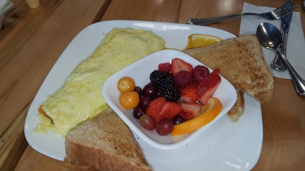 JJs on the Docks Eatery | restaurant | 15 Lake St, Grimsby, ON L3M 2G4, Canada | 2892357777 OR +1 289-235-7777