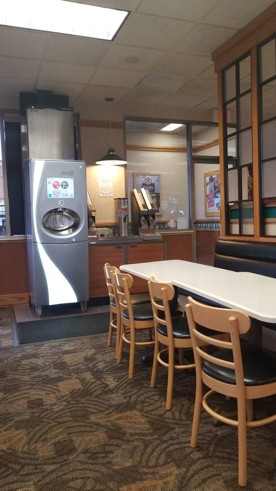 Wendys | restaurant | 902 Outlet Collection Way, Auburn, WA 98002, USA | 2533339832 OR +1 253-333-9832