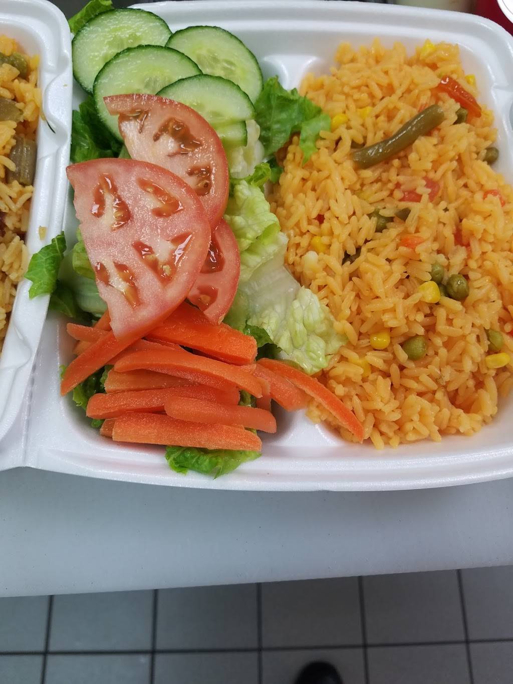 Crown Fried Chicken | restaurant | 10 Weed St, Marlborough, MA 01752, USA | 5084850690 OR +1 508-485-0690