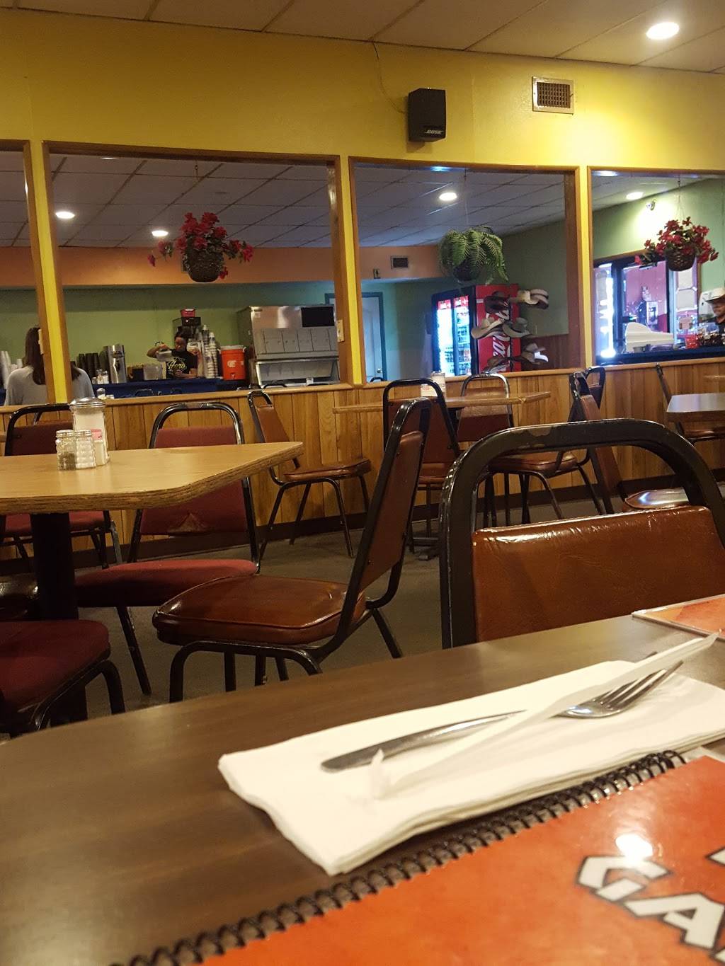 Pacho Garcia Cafe | restaurant | 1062 W FM 117, Dilley, TX 78017, USA | 8309651493 OR +1 830-965-1493