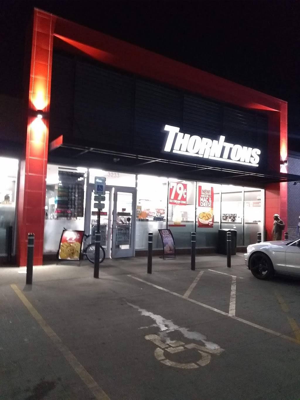 Thorntons | bakery | 3233 Grand Ave, Waukegan, IL 60085, USA | 8473360730 OR +1 847-336-0730