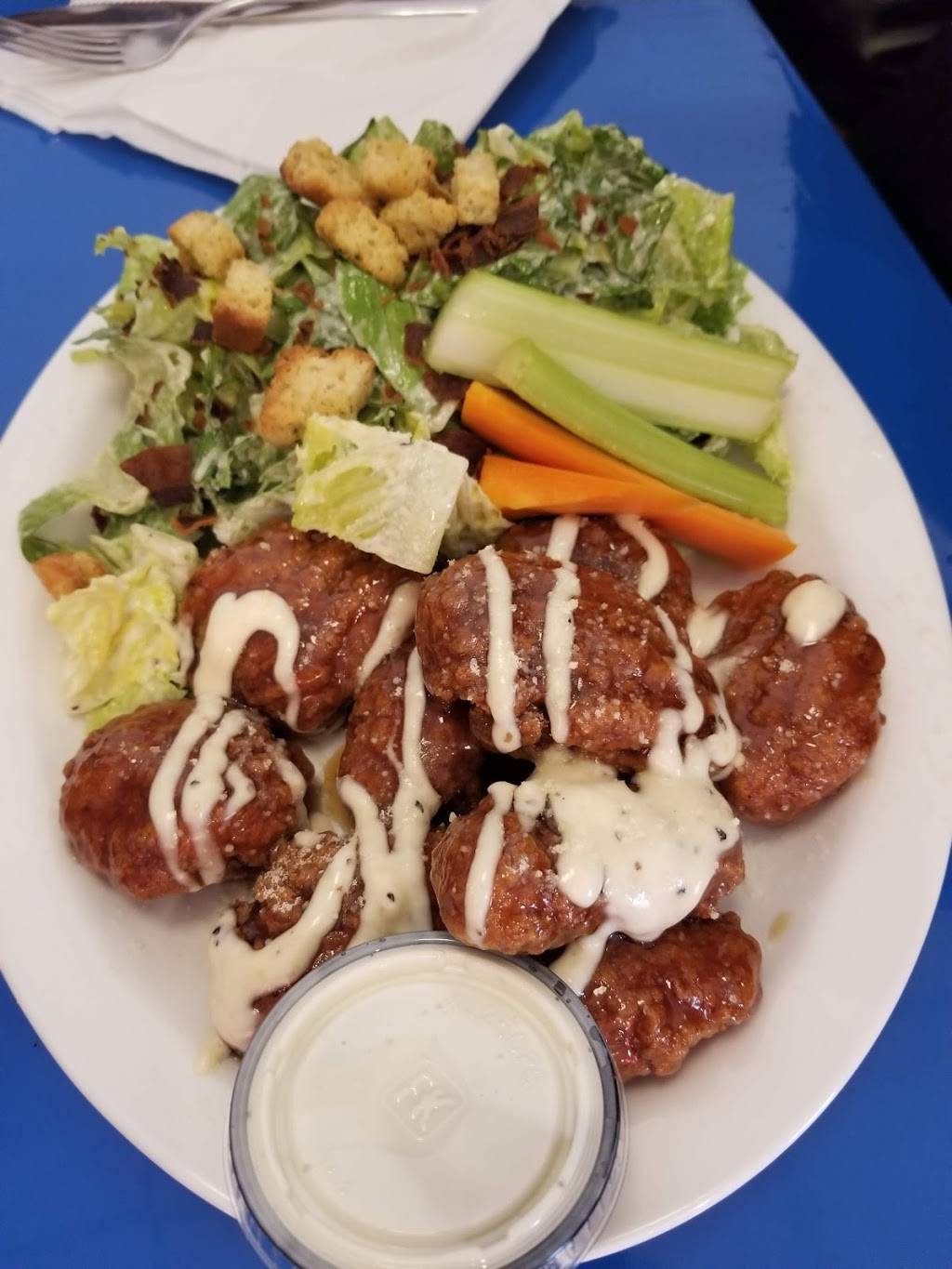 Wild Wing | restaurant | 366 N Front St #26, Belleville, ON K8P 5E6, Canada | 6139674848 OR +1 613-967-4848