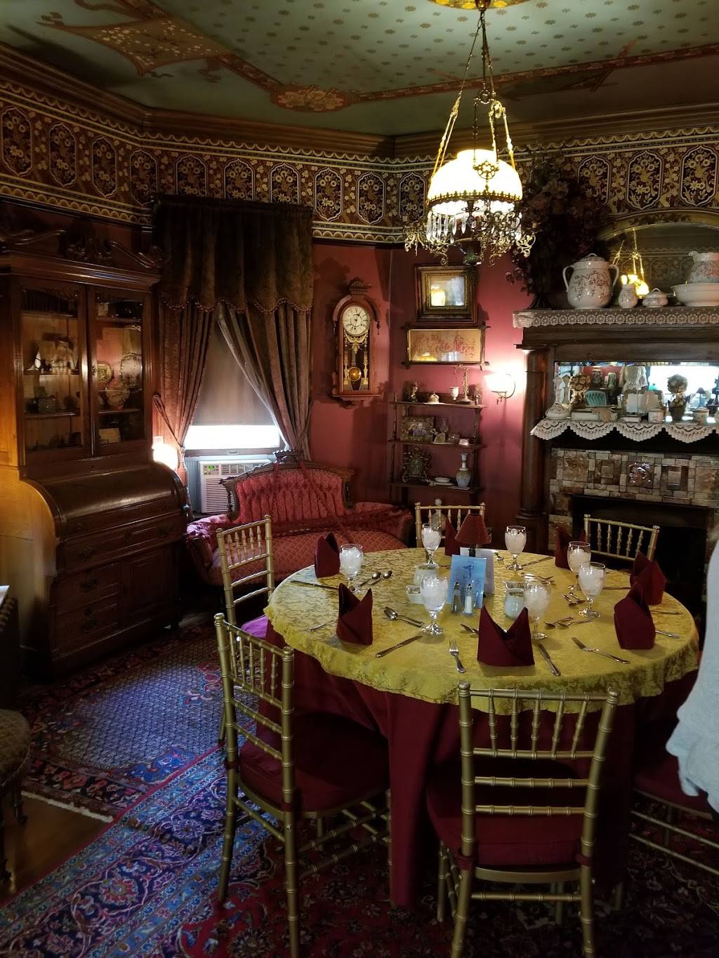 JC Wyatt House | restaurant | 1309 Felix St, St Joseph, MO 64501, USA | 8166761004 OR +1 816-676-1004