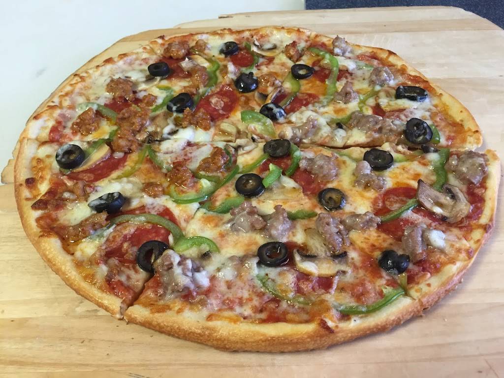 Sals Pizza Restaurant | restaurant | 23 Padanaram Rd, Danbury, CT 06811, USA | 2037442422 OR +1 203-744-2422