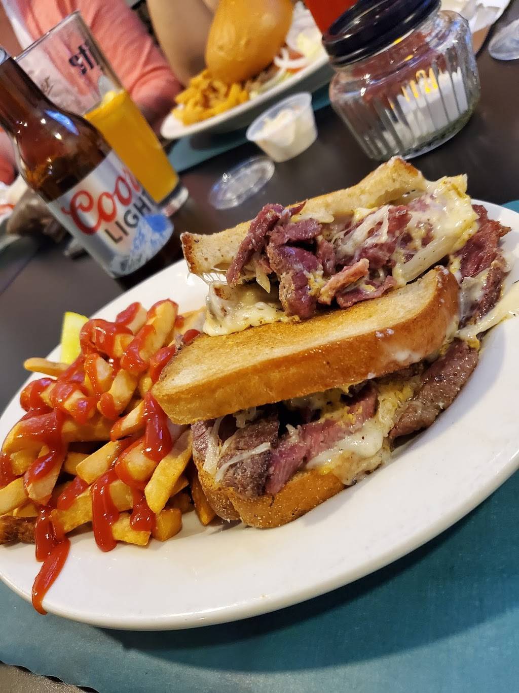 The Neighbors Sports Grille & Wings | restaurant | 742 Middle Country Rd, Selden, NY 11784, USA | 6314512386 OR +1 631-451-2386