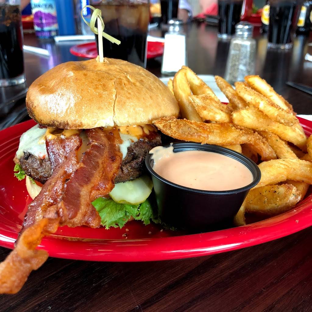 Strap Tank Brewery | restaurant | 3661 N Outlet Pkwy, Lehi, UT 84043, USA | 3853528194 OR +1 385-352-8194