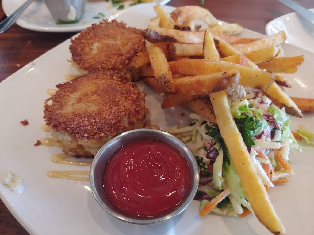 Burtons Grill | restaurant | 94 Derby St #279, Hingham, MA 02043, USA | 7817491007 OR +1 781-749-1007