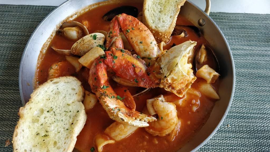 Domenicos on the Wharf | restaurant | 50 Fishermans Wharf #1, Monterey, CA 93940, USA | 8313723655 OR +1 831-372-3655