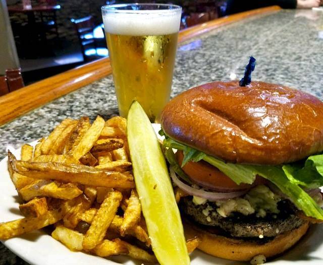 Griffs Restaurant & Sport Lounge | restaurant | 4245 Portsmouth Blvd, Portsmouth, VA 23701, USA | 7576062440 OR +1 757-606-2440