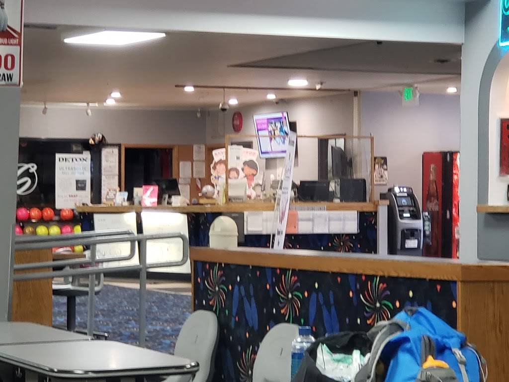 Sweetheart 10 Pin Bowling | restaurant | 2320 N Lincoln Ave, Loveland, CO 80538, USA | 9706673510 OR +1 970-667-3510