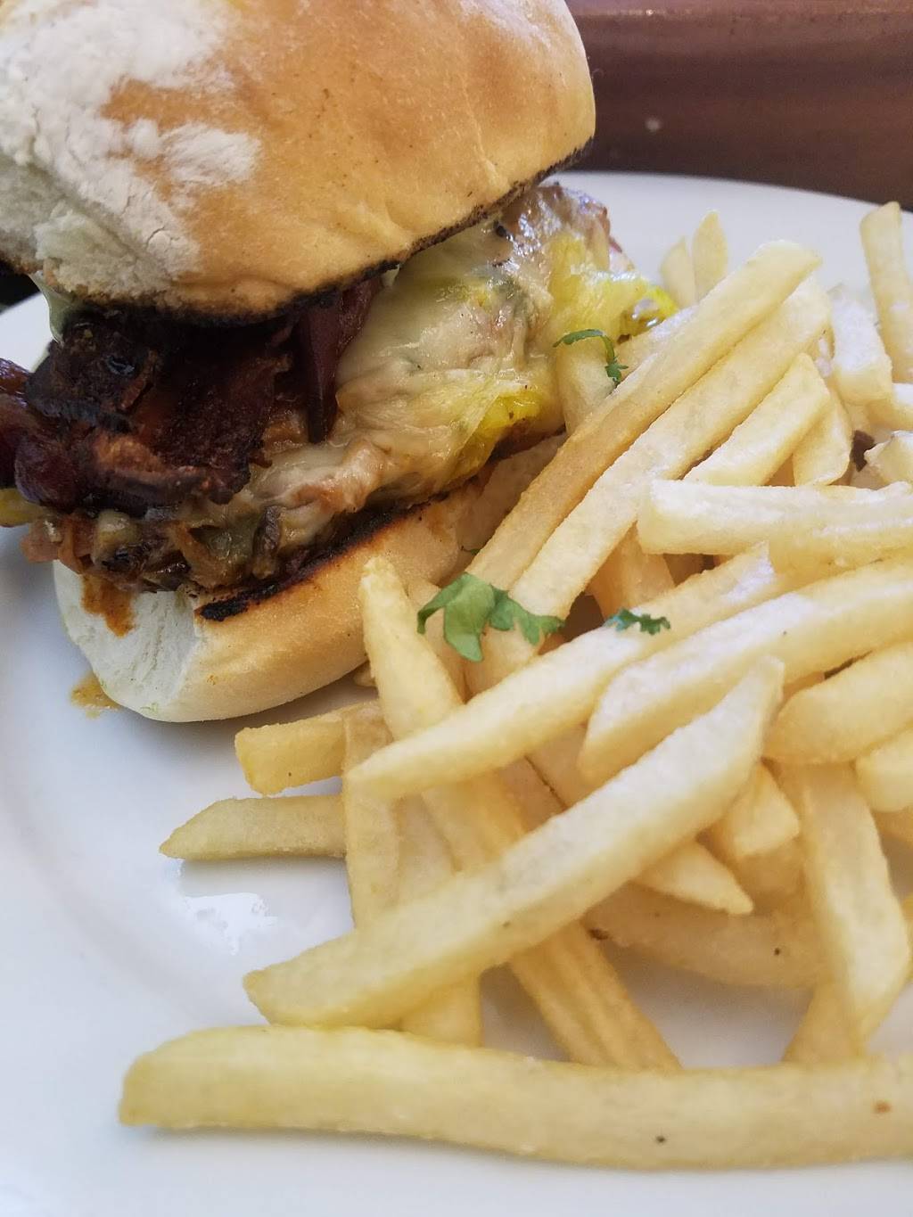 Left of Center Visalia | restaurant | 699 W Center Ave, Visalia, CA 93291, USA | 5597332582 OR +1 559-733-2582