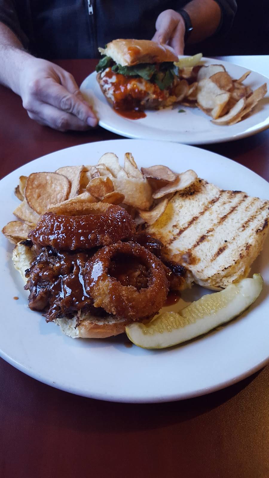 Station Grille | restaurant | 1201 Commerce St, Wellsburg, WV 26070, USA | 3047370730 OR +1 304-737-0730