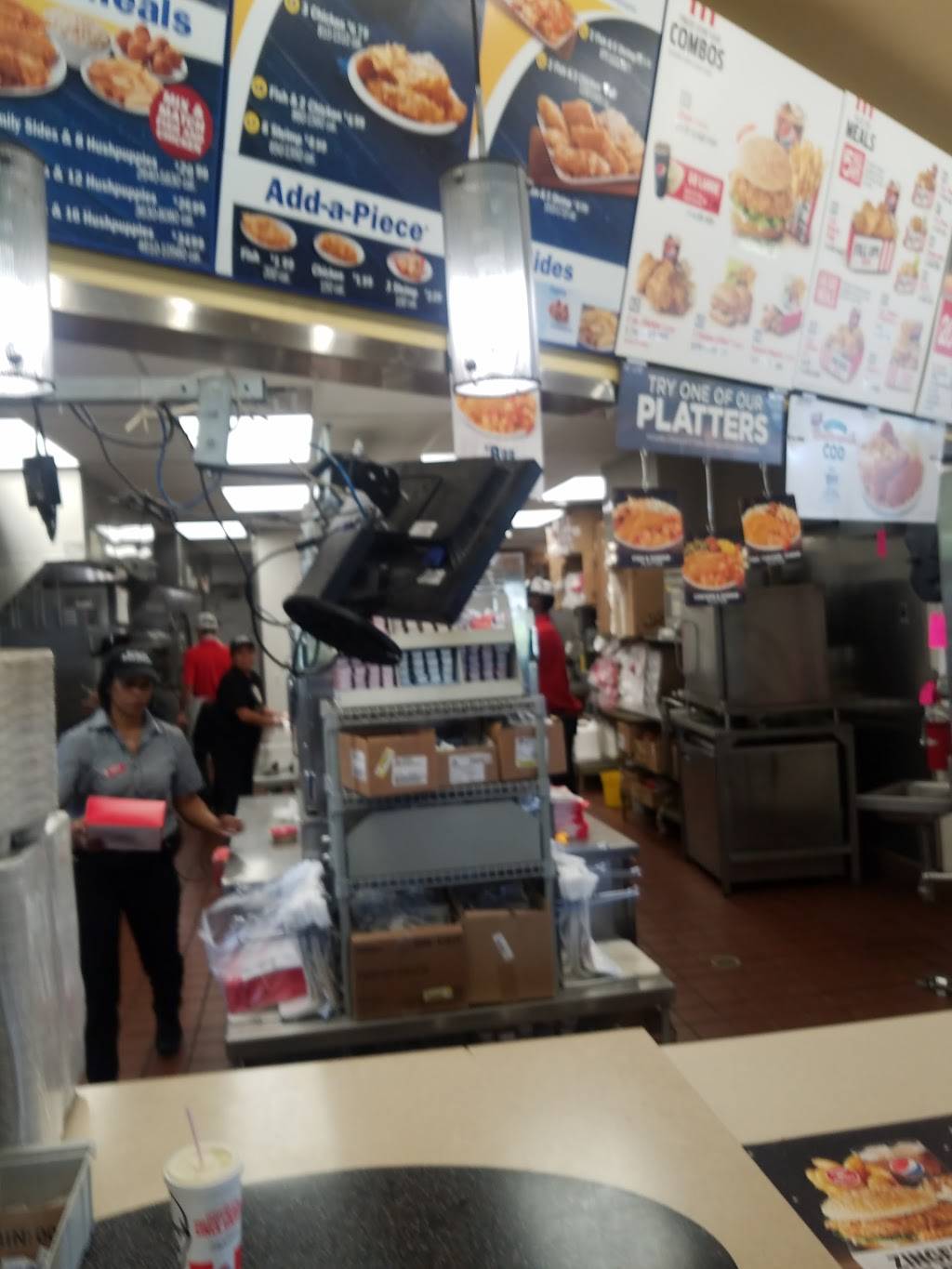 Long John Silvers | restaurant | 606 Broadhollow Rd, Melville, NY 11747, USA | 6312933496 OR +1 631-293-3496