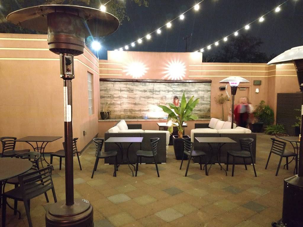 Woodlake Tavern | restaurant | 1431 Del Paso Blvd, Sacramento, CA 95815, USA | 9165140405 OR +1 916-514-0405