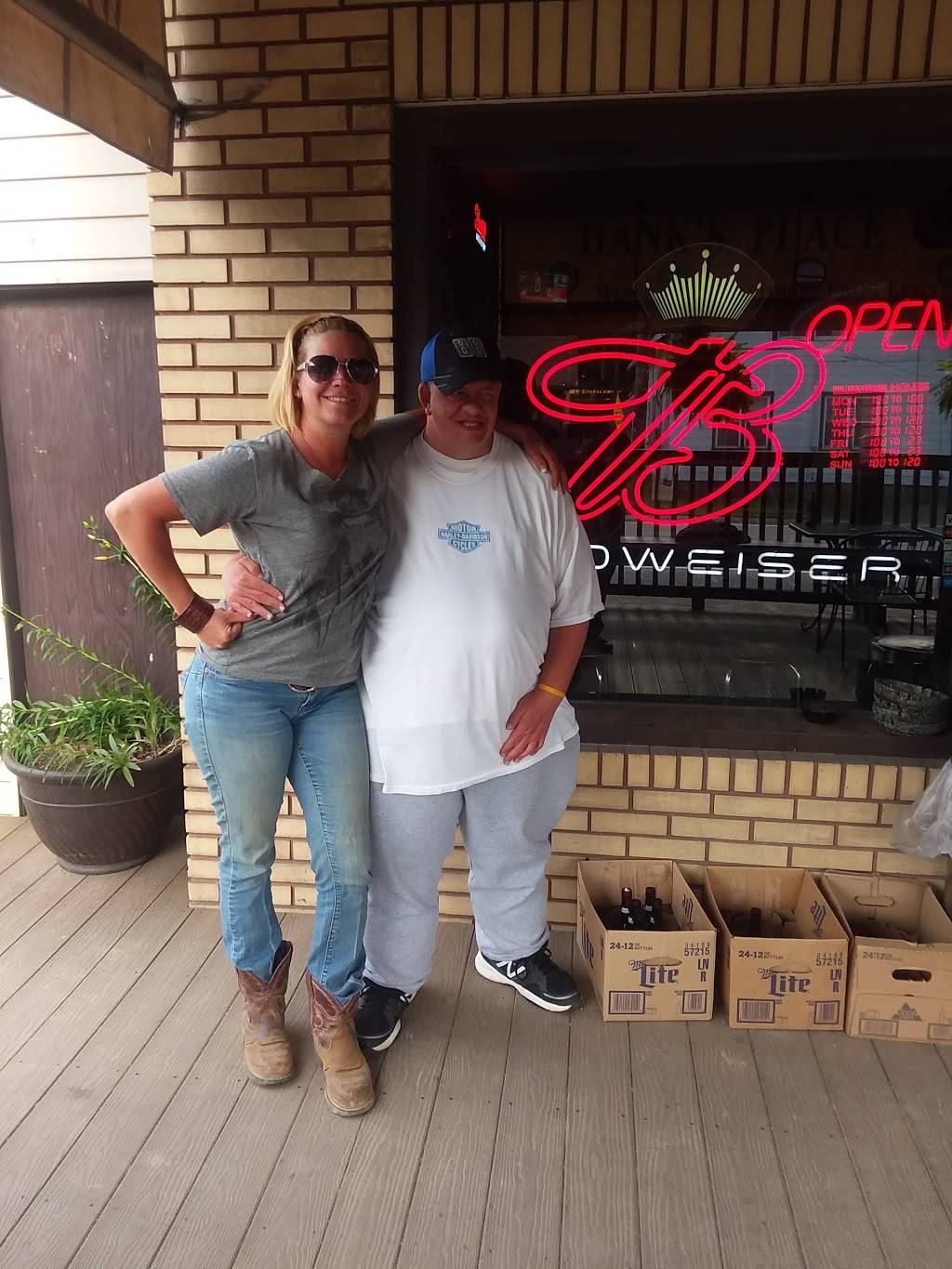 Hanks Place Bar & Grill | restaurant | 378 OH-7, Powhatan Point, OH 43942, USA | 7407954122 OR +1 740-795-4122