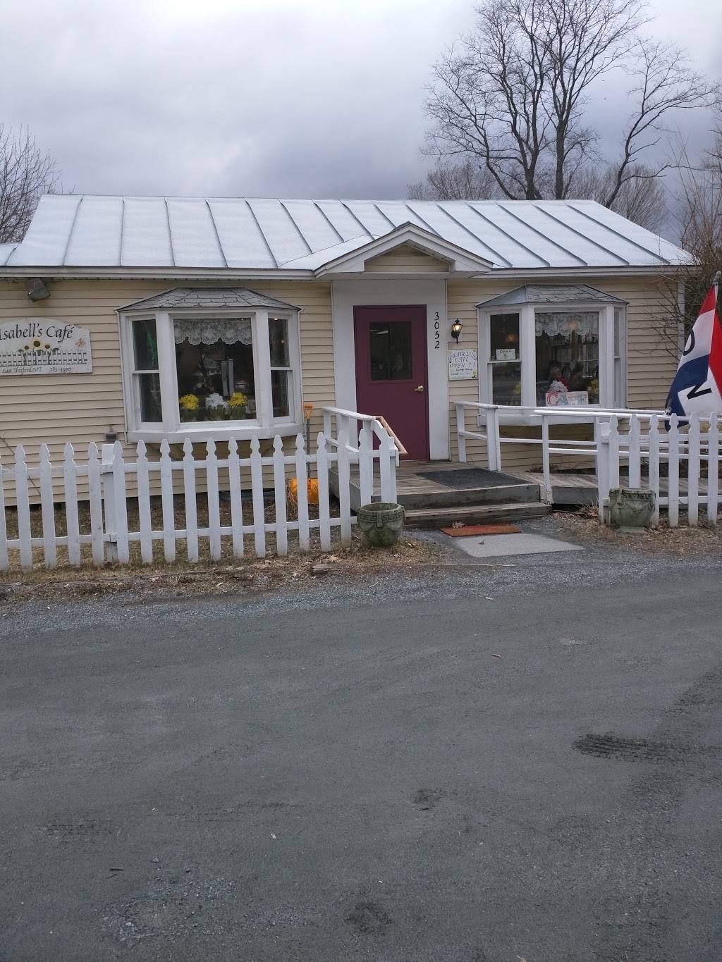 Isabells Cafe | restaurant | 3052 US-5, East Thetford, VT 05043, USA | 8027854300 OR +1 802-785-4300