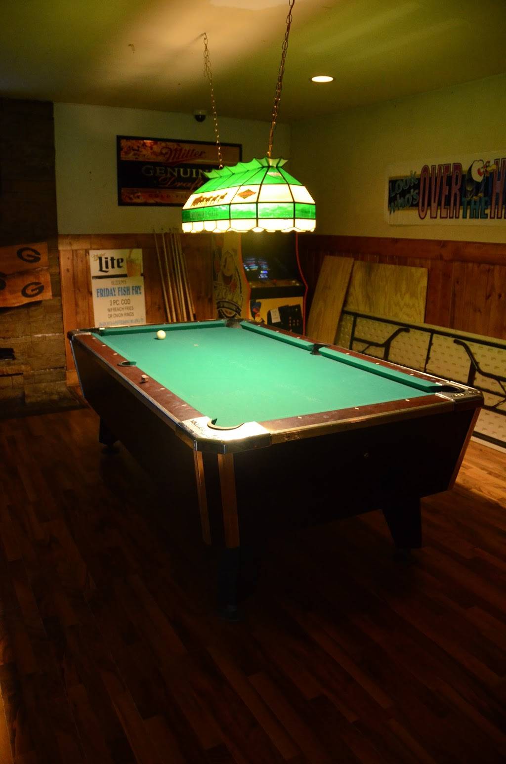 Buzdums Pub | restaurant | W188N10515 Maple Rd, Germantown, WI 53022, USA | 2622514727 OR +1 262-251-4727