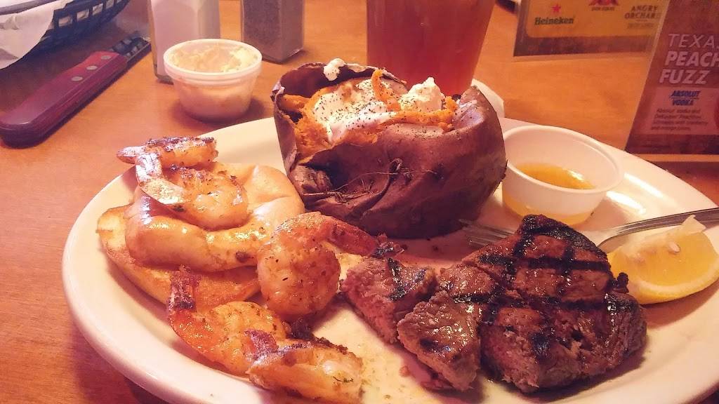 Texas Roadhouse | restaurant | 26 Whitten Rd, Augusta, ME 04330, USA | 2076218383 OR +1 207-621-8383