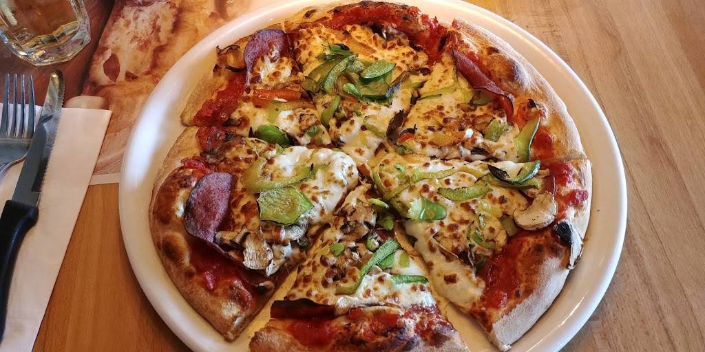 Mikes | restaurant | 880 Rue Beaulac, Saint-Laurent, QC H4R 2X7, Canada | 5143319655 OR +1 514-331-9655