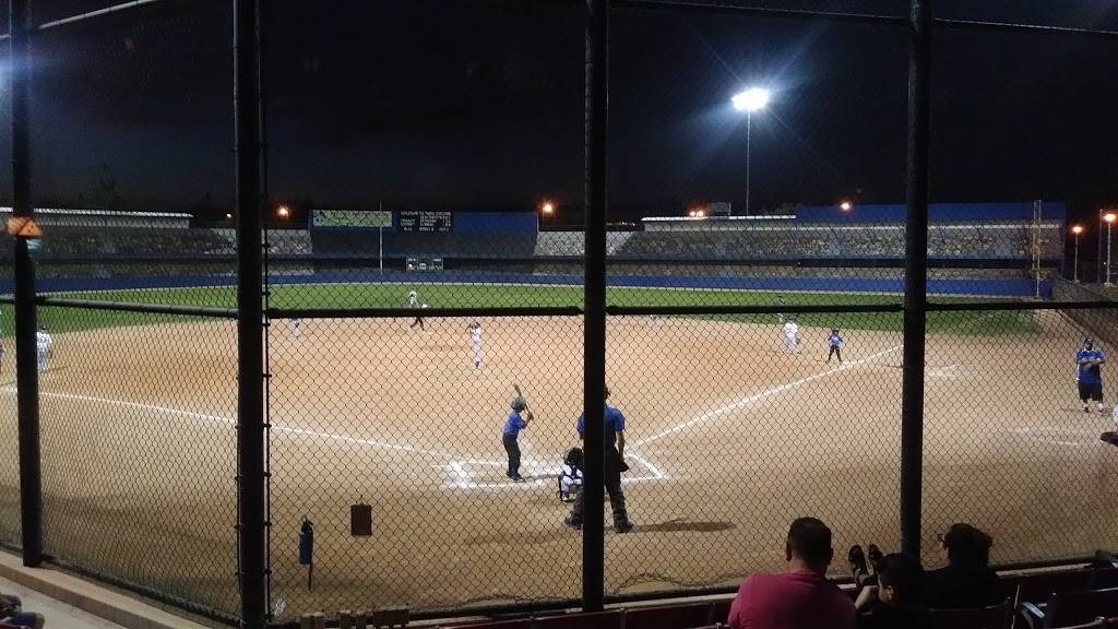 Big League Dreams Chino Hills | restaurant | 16333 Fairfield Ranch Rd, Chino Hills, CA 91709, USA | 9092876900 OR +1 909-287-6900