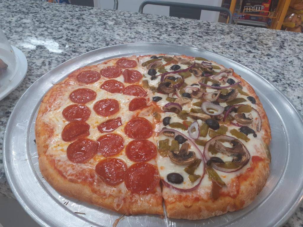 Chum Pizza | restaurant | 9700 SW 40th St, Miami, FL 33165, USA | 7863255453 OR +1 786-325-5453